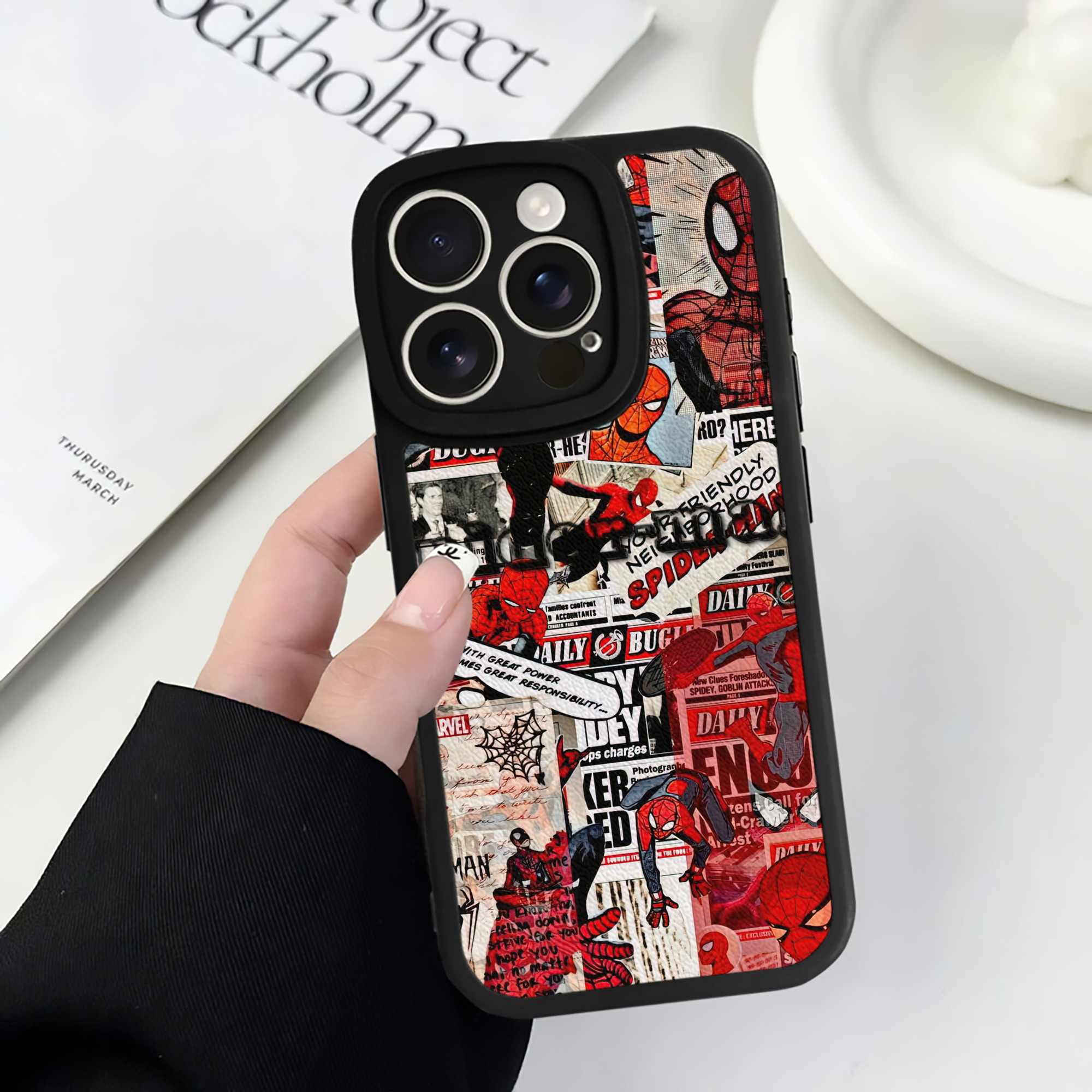 Spider Man スパイダーマン 【iPhone 16シリーズ対応】シリコンスマホケース（レザー調） 材質：シリコン
